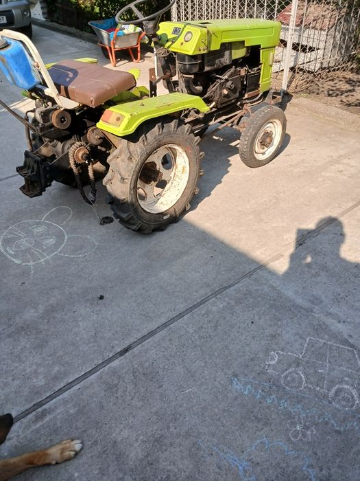Трактор продам 12