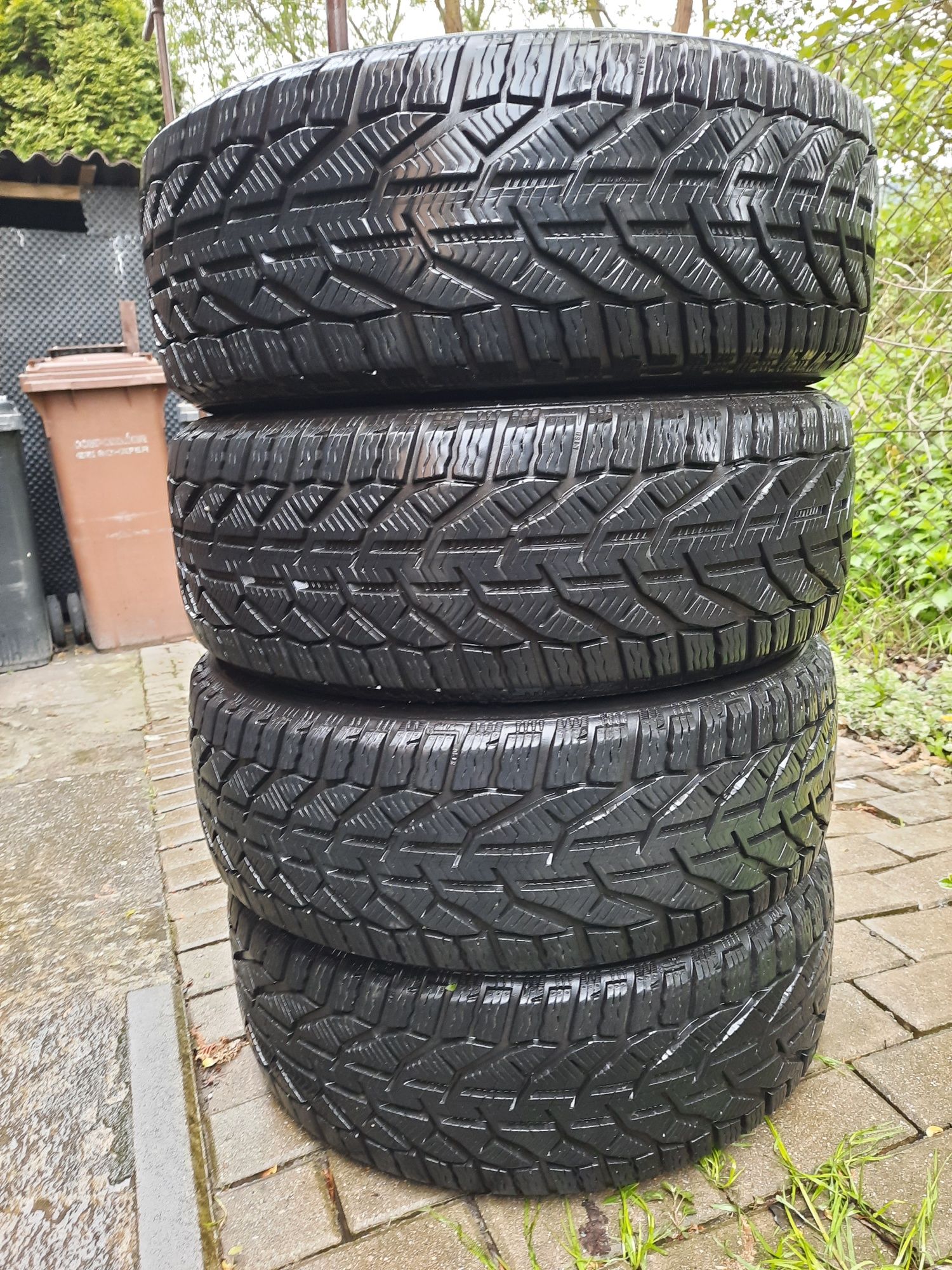 4 opony zimowe Kormoran 215/50 R17