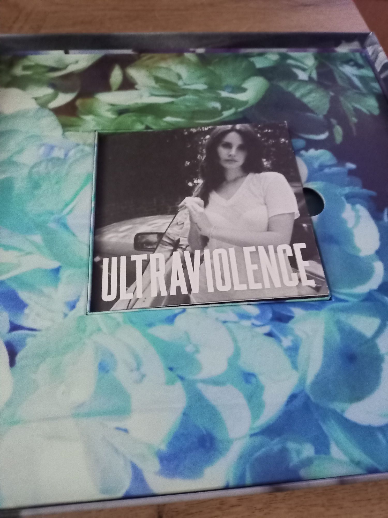 Ultraviolence Deluxe Limited Box Set