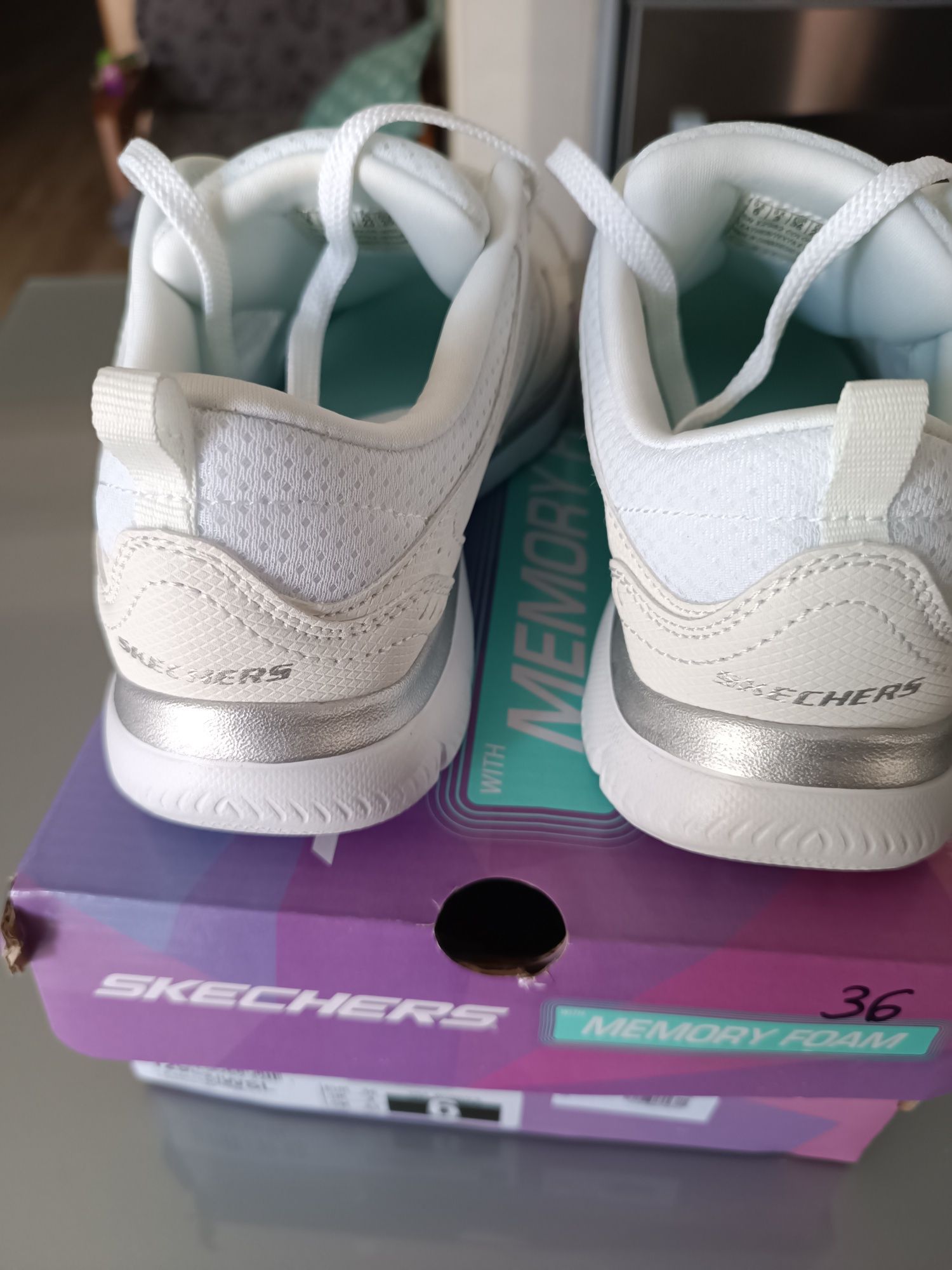 Tênis  Skechers (Novos)