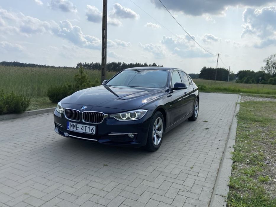 Bmw f30 320i.       …