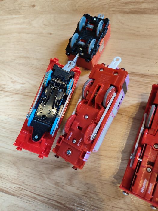 Zestaw pociągów Tomek i przyjaciele Trackmaster na baterie 5 sztuk