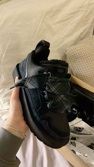 кросівки UGG Lowmel