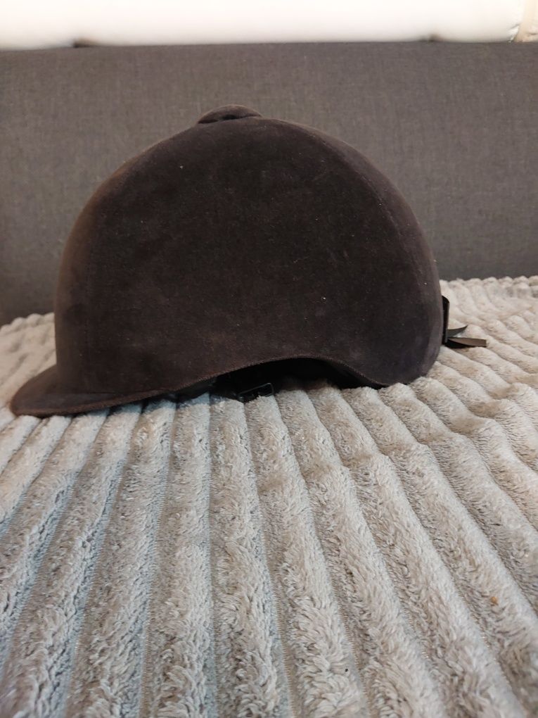 kask jeździecki firmy Fouganza