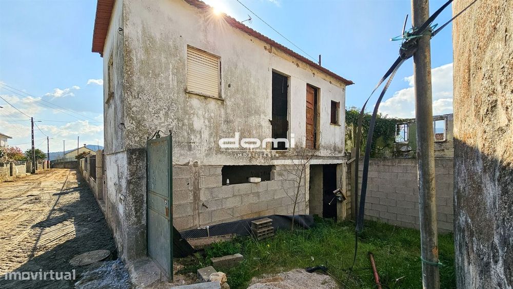 Moradia para Restaurar T2 Venda em Santa Cruz da Trapa e São Cristóvão