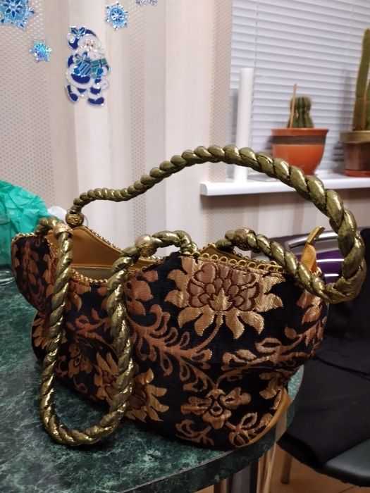 Продам нову жіночу сумку.