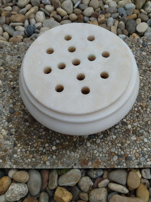 Floreira em mármore branco