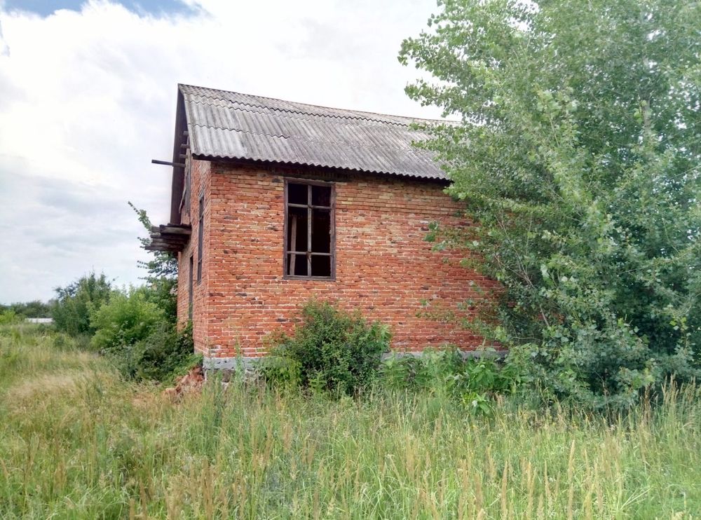 Будинок з земельною ділянкою