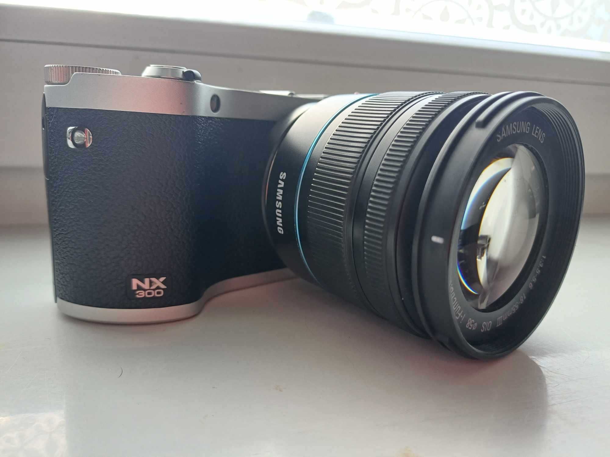 Zaawansowany aparat bezlusterkowy Samsung NX300  zestaw foto