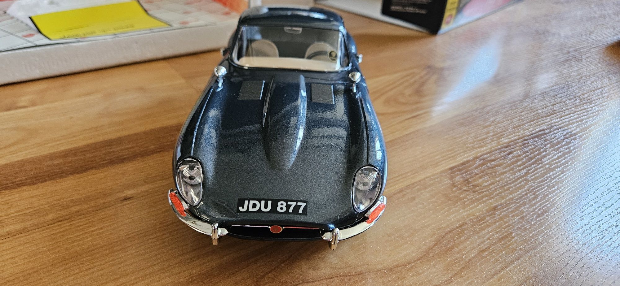 1:18 Burago Jaguar E Coupe