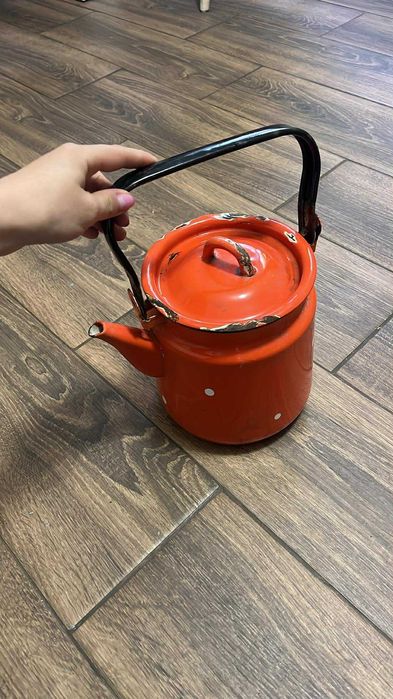 Czajnik prl ,Imbryk  w kropki ,emaliowany kanka