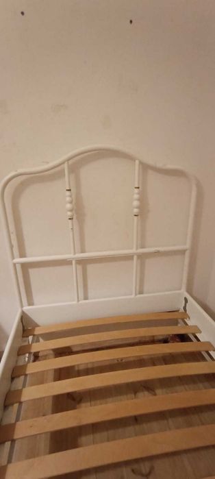 Łóżko dla Księżniczki ;) metalowe IKEA SAGSTUA 90x200 ze stelażem.