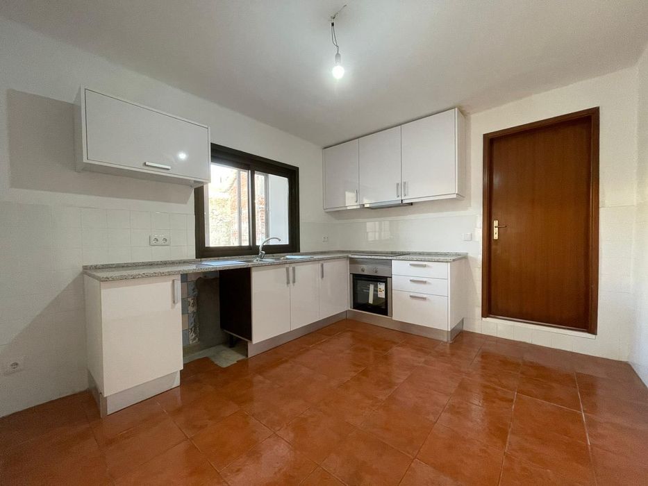 Aluga-se quarto grande