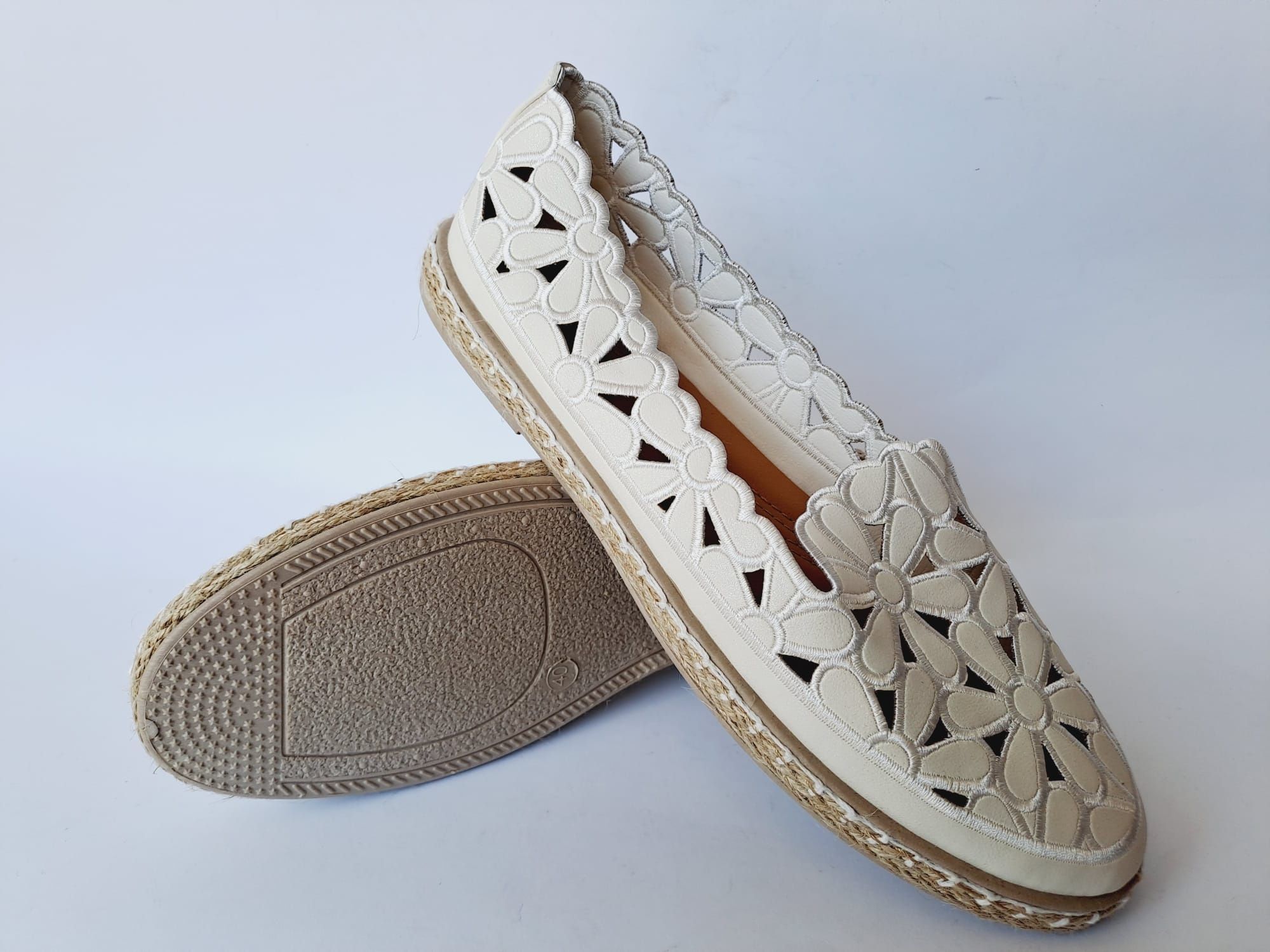 Espadryle białe ażurowe 40