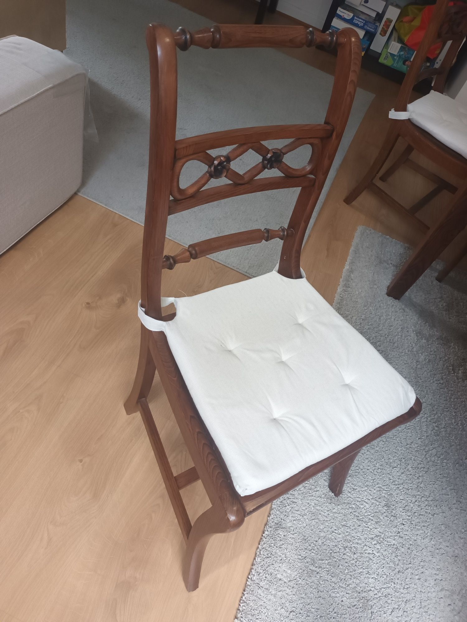 Mesa com 6 cadeiras, Madeira de Qualidade