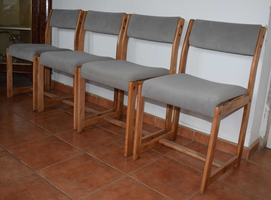 4 krzesła w stylu PRL po renowacji