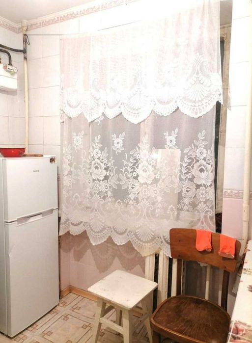 Здам ліжко -місце для проживання дівчини.Василя Червонія.