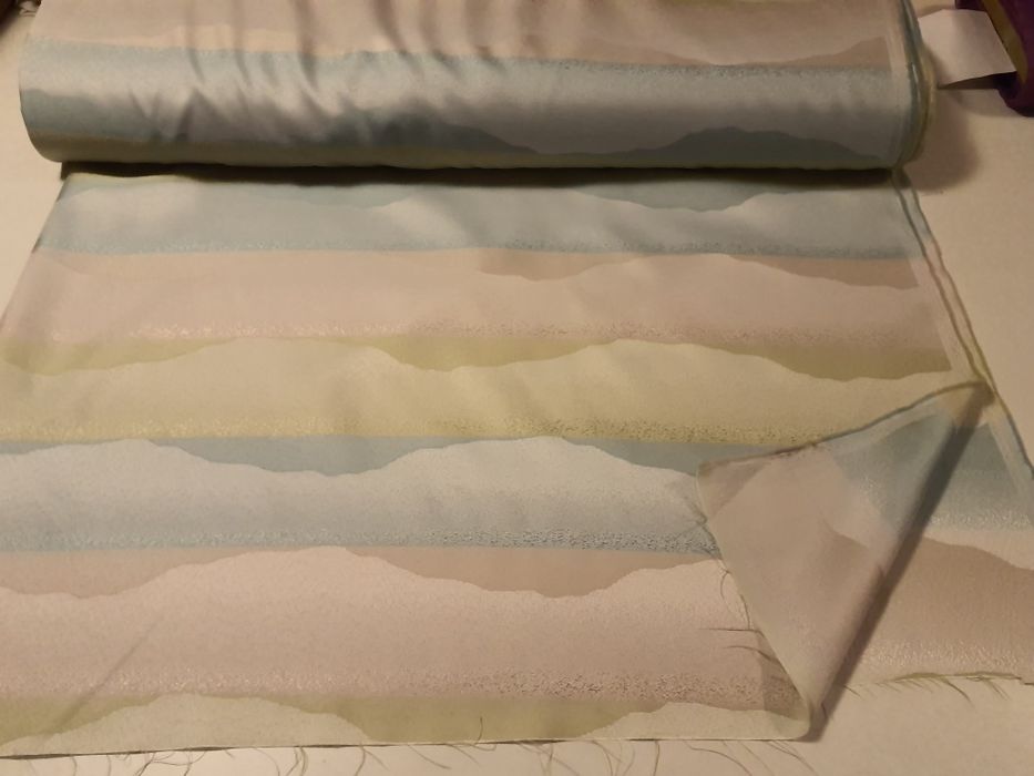 Tkanina zasłonowo-obrusowa pastelowa szer.155 cm.