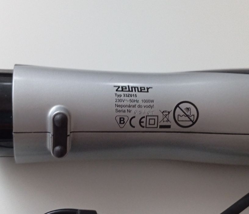 Suszarka z lokówką i szczotkami