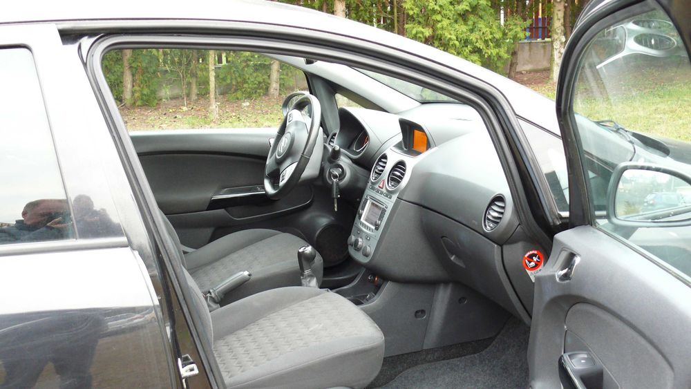 Opel Corsa  LIFT 2013r. 1,4 benzyna sprowadzony po  opłatach