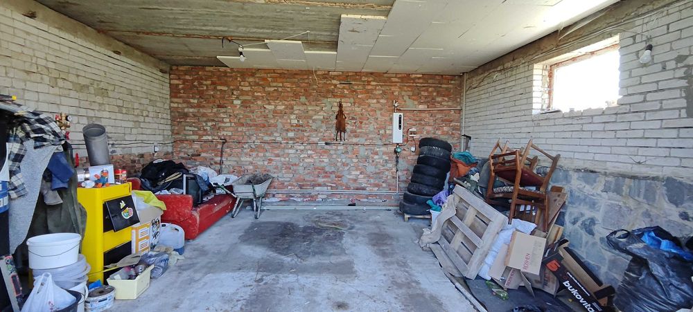 Продам нову половину будинку.Три роздільні кімнати.Два санвузли.Гараж