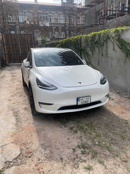 Продажа автомобиля Tesla Y