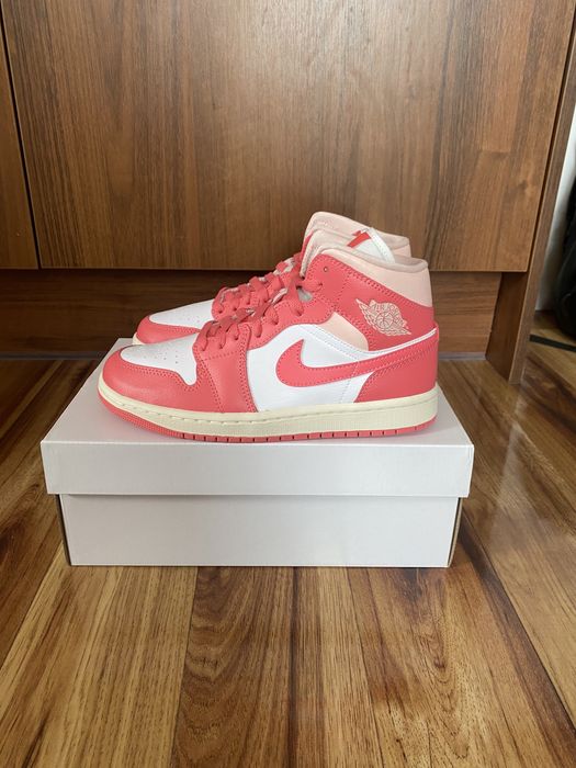 Jordan 1 Mid Strawberries and Cream 38