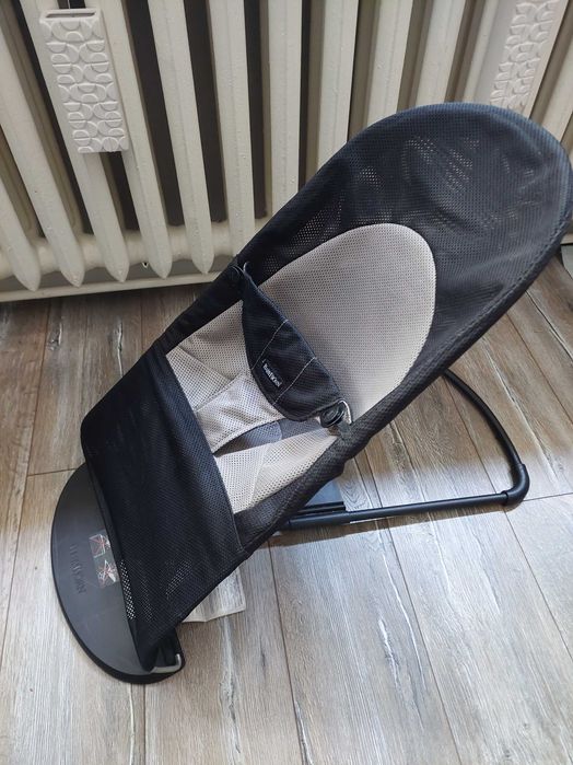 BABYBJORN Lezaczek bliss mesh (czarny) + + zabawka Googly Eyes