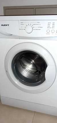Máquina de lavar em bom estado