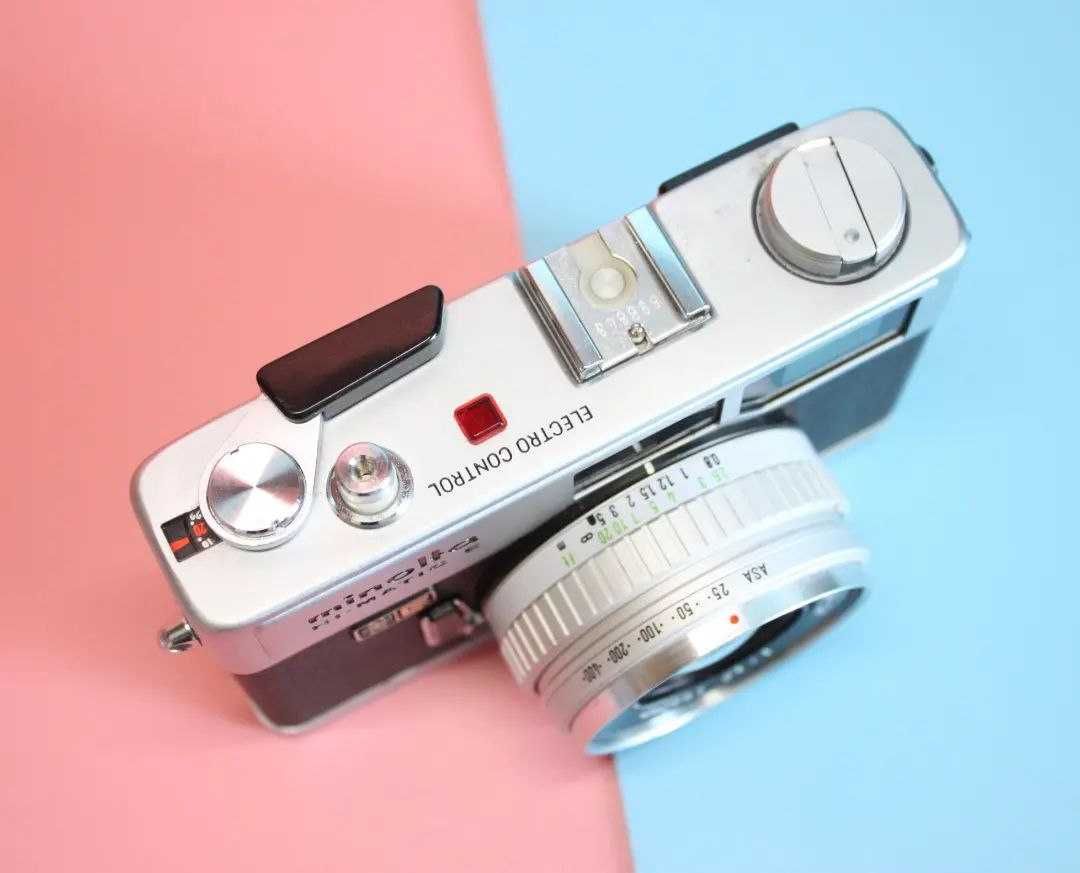 Плівочна фотокамера  Minolta Hi-Matic E