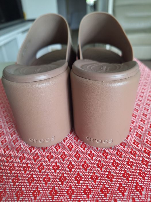 Klapki Crocs rozmiar 8, czyli 39