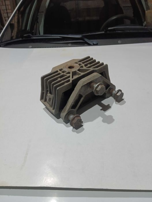 продам на мерседес атего подушку коробки передач бу