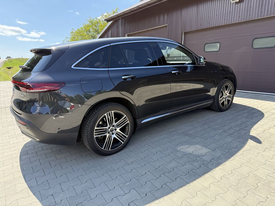 Mercedes Benz eqc400