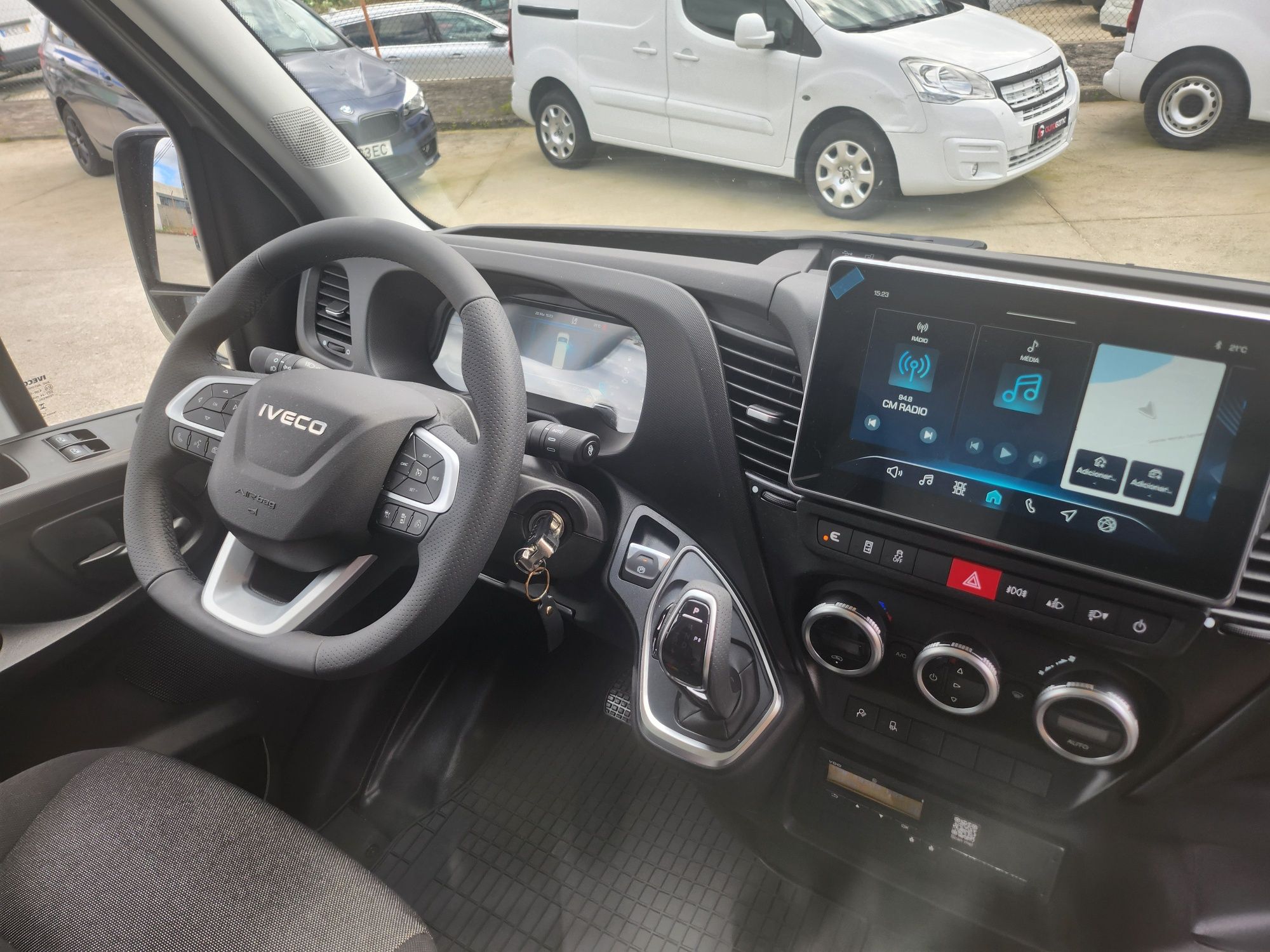 Iveco Daily 35-180 HI MATIC  Viatura NOVA COM ZERO KMS C/ Iva dedutíve