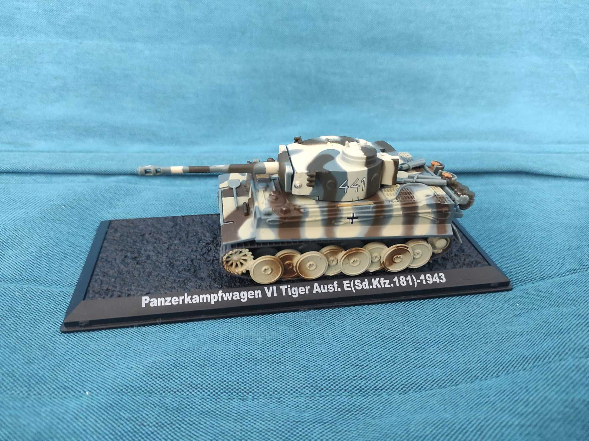 Czołg Tiger I w gablocie 1:72 plus czasopismo czołgi świata kolekcja!