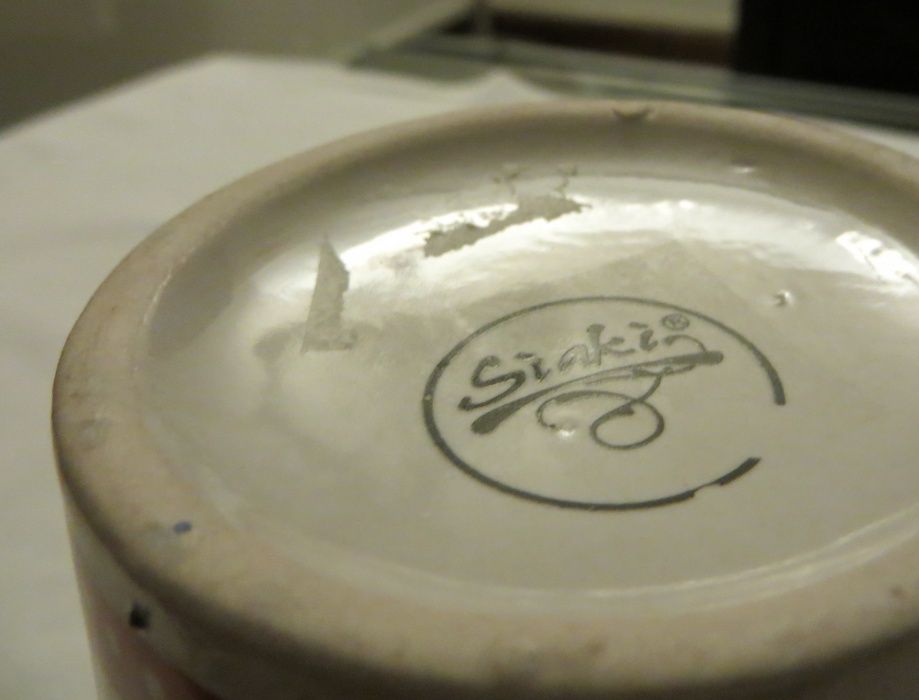 Caneca Siaki, c/ Renas, em cerâmica, bege e vermelha