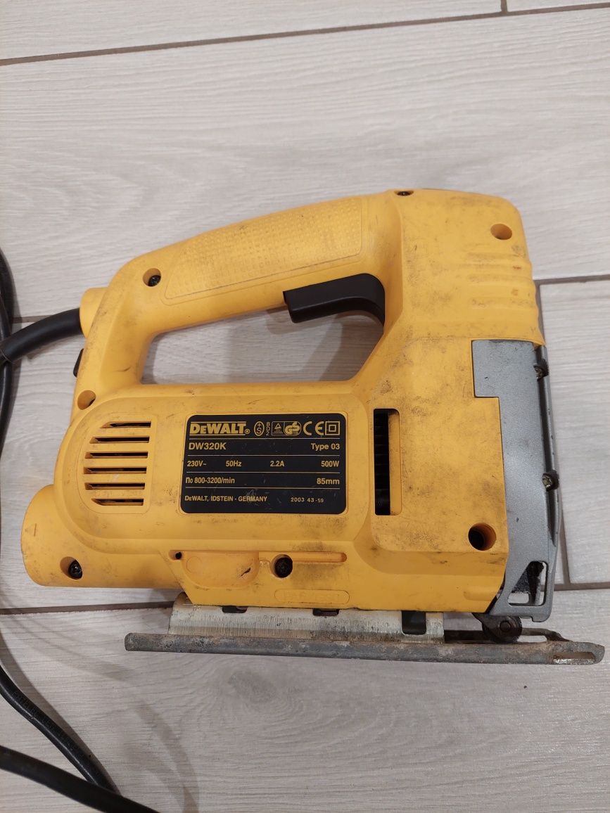 Електролобзік DEWALT DW320K