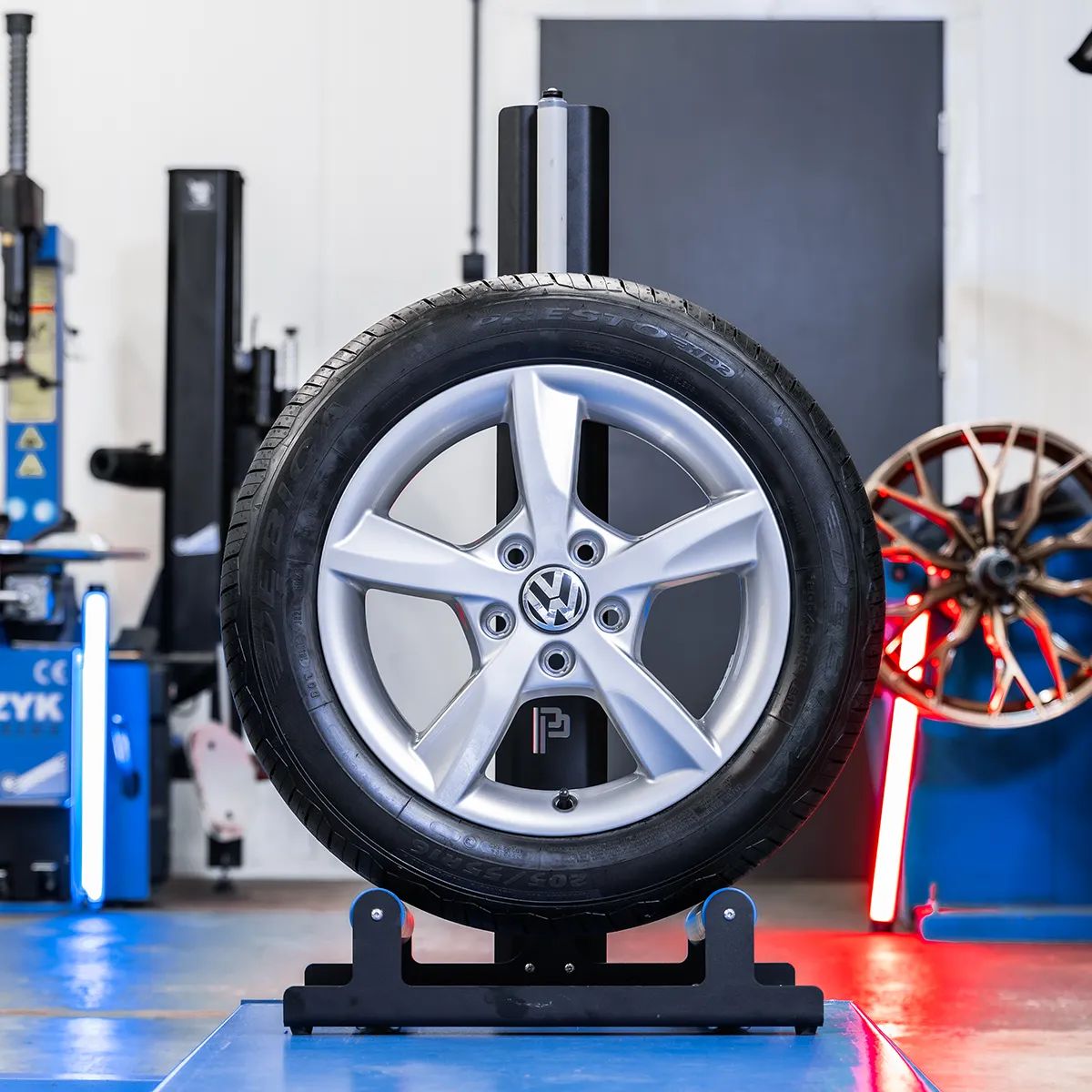 FABYCZNIE NOWE Koła Felgi Volkswagen 16" Golf Passat T-Roc Jetta