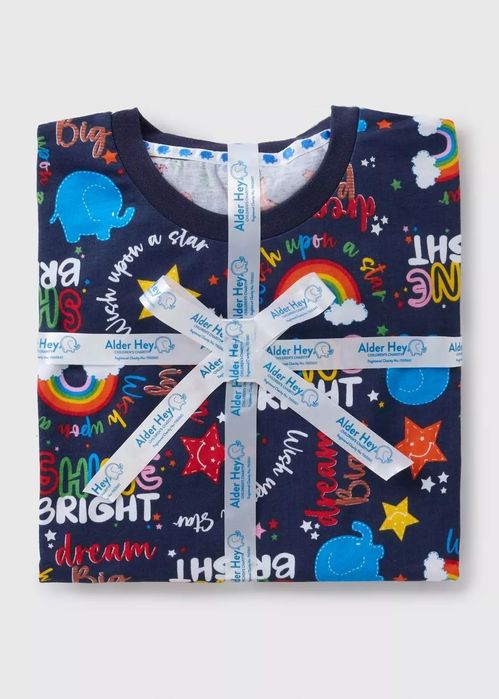 Піжама, домашній костюм.