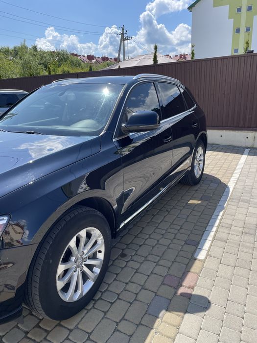 Надійний кросовер AudiQ5 2013