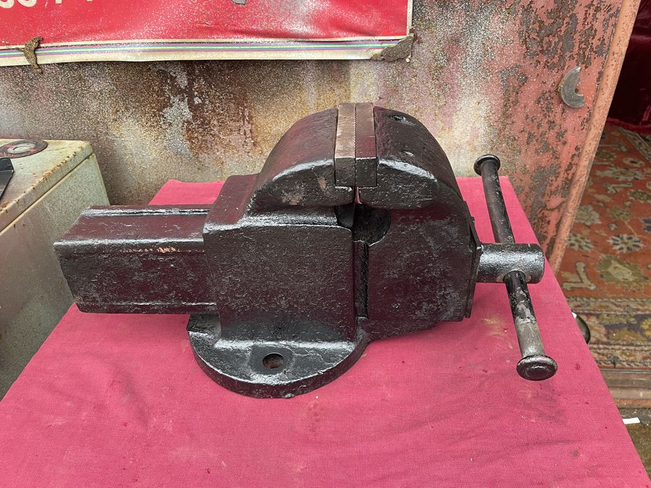 Тиски слесарные советские большие