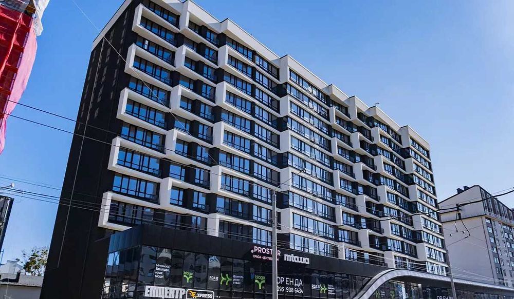 Сучасна двокімнатна в центрі