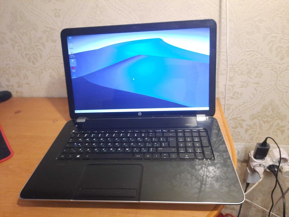 редкий ноутбук сбольшим 17" экраном, ssd