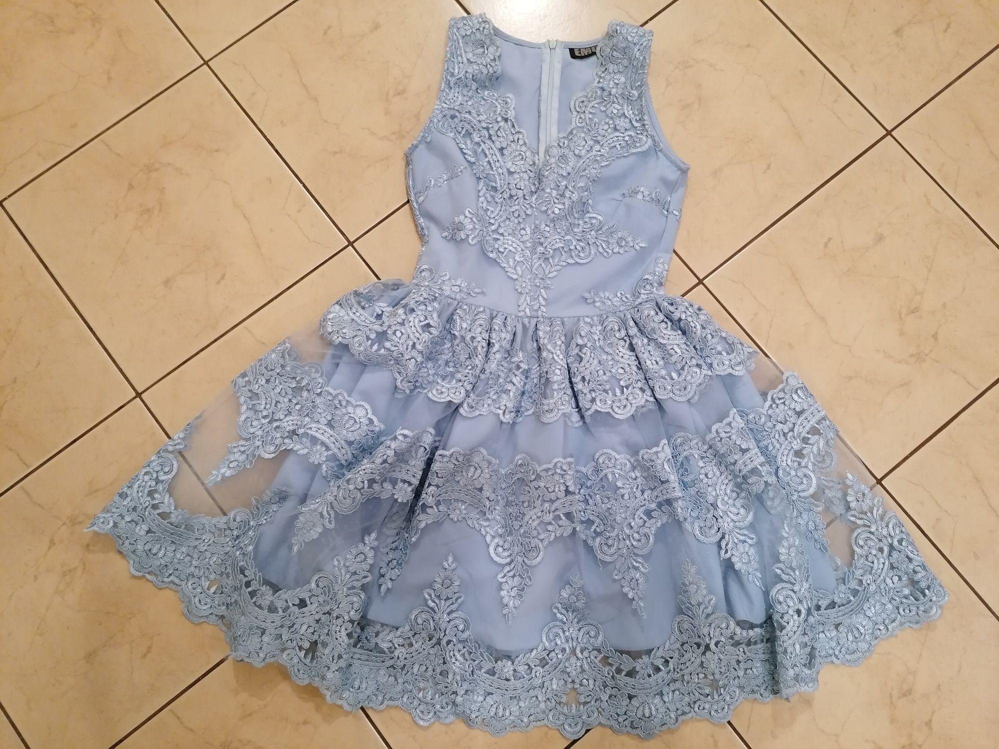 Sukienka błękitna koronka 34