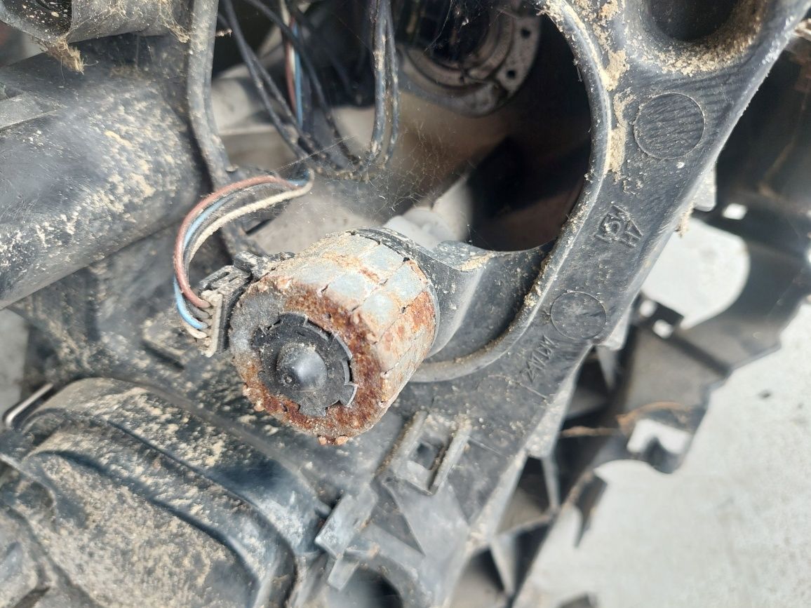 lampa lewa przod przednia bmw e90 e91