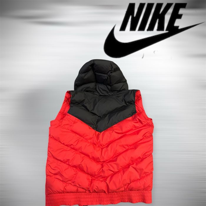 Оригінальна жилетка Nike в отличном состоянії. розміре М.