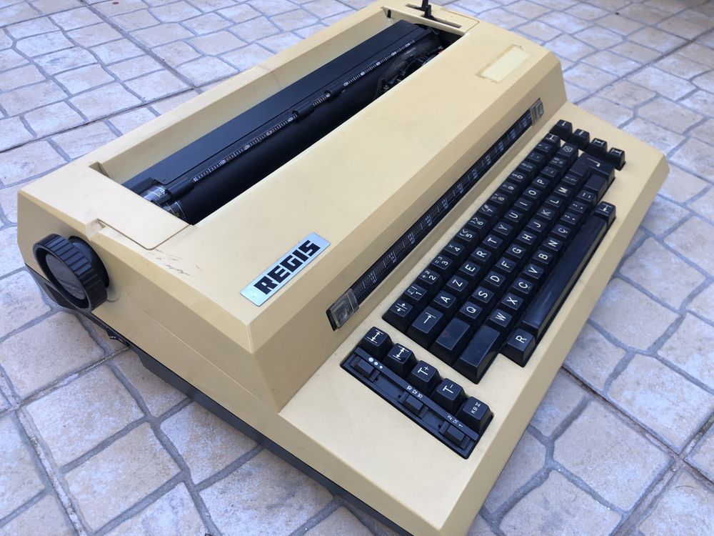 Máquina de escrever eléctrica