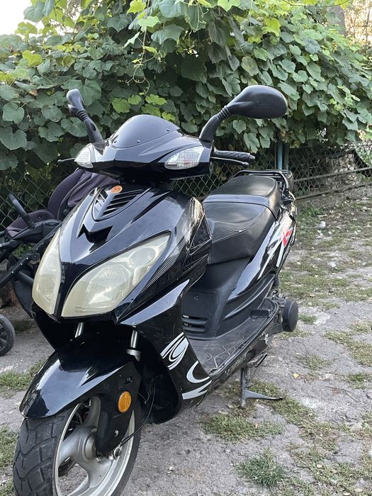 Продам скутер 150 кубів на документах