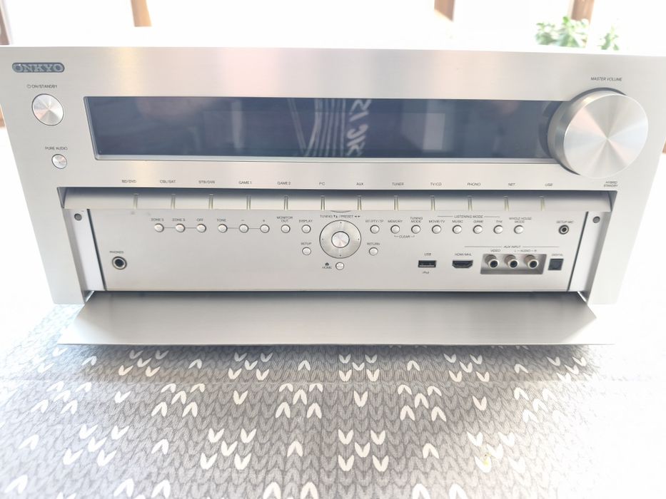 Amplituner Onkyo TX-NR818