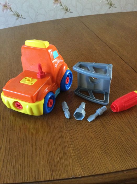 Samochód do rozkręcania i skrecania +wkrętak.